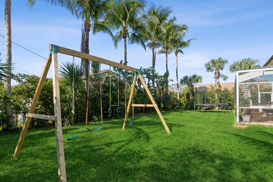 6031 Robinson Street Jupiter, FL 33458 - Photo 41 of 44 44_6031RobinsonSt_26002_BackYard_Small