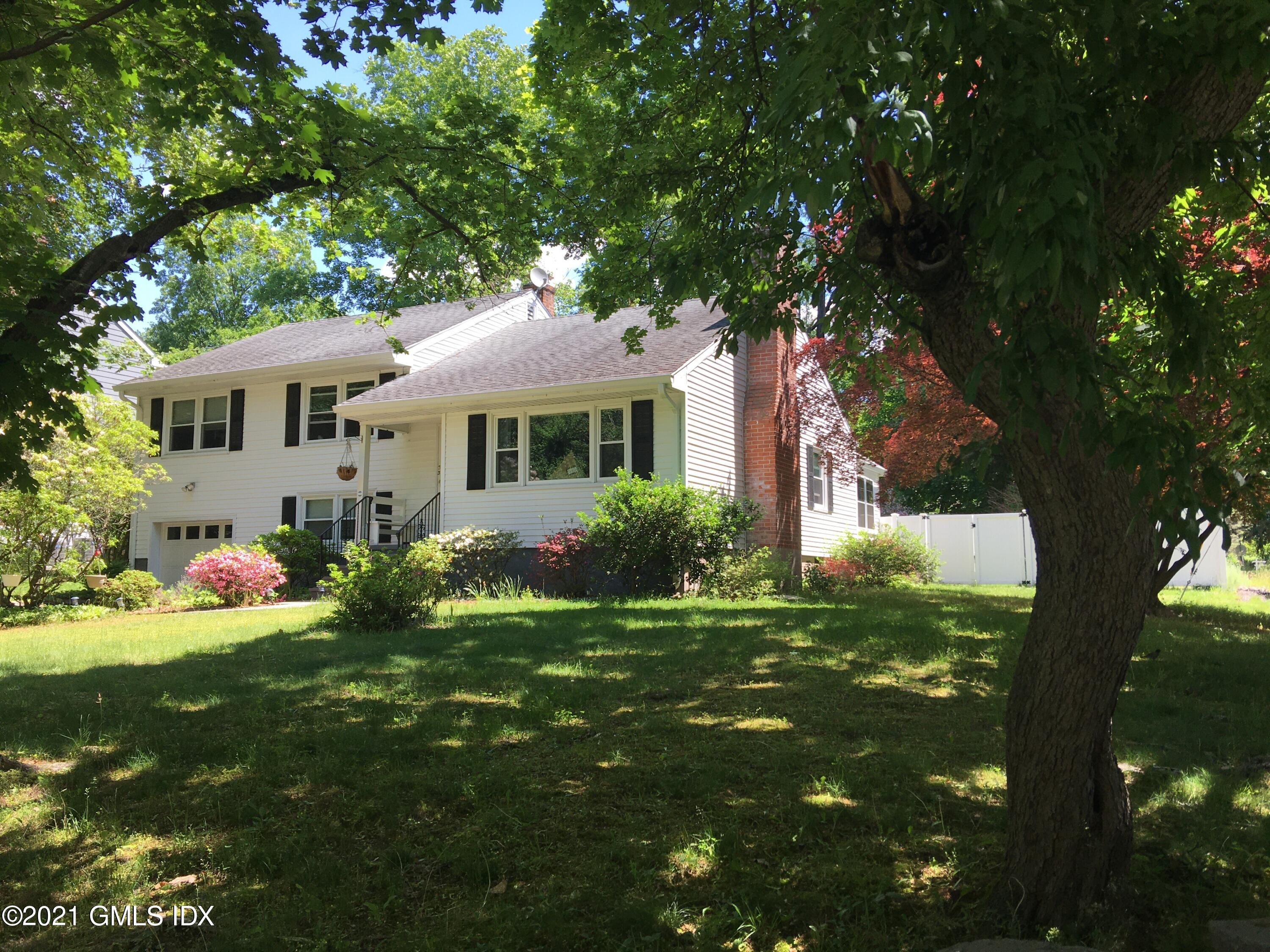 33 Long Meadow Road Riverside, CT 06878 - Photo 1 of 20 33longmeadow ext