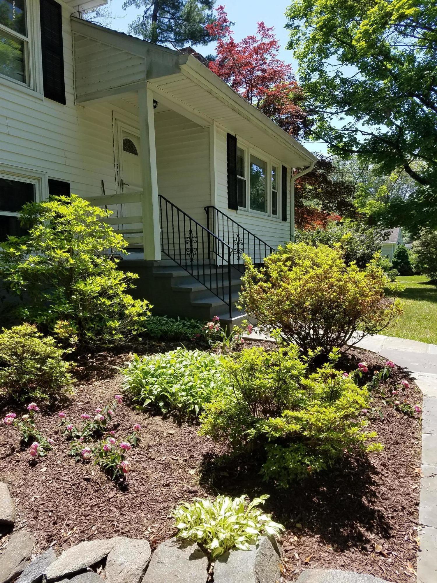 33 Long Meadow Road Riverside, CT 06878 - Photo 2 of 20 20180612_122915