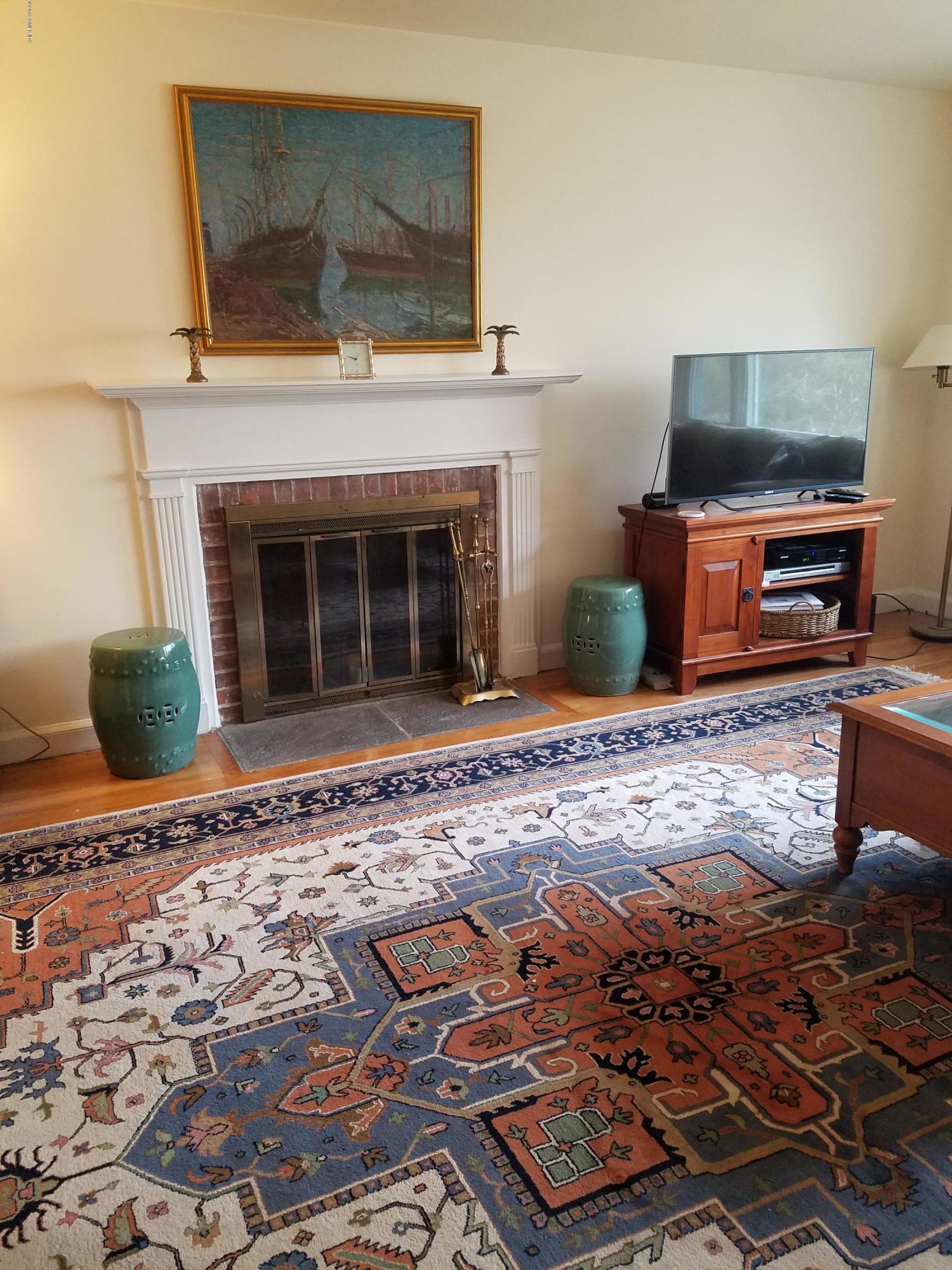 33 Long Meadow Road Riverside, CT 06878 - Photo 3 of 20 20190107_094706