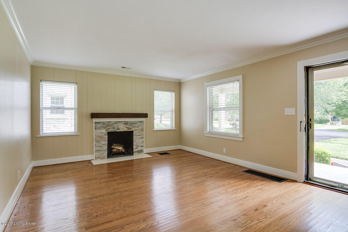 212 Ridgeway Avenue Louisville, KY 40207 - Photo 6 of 35 Living Room
