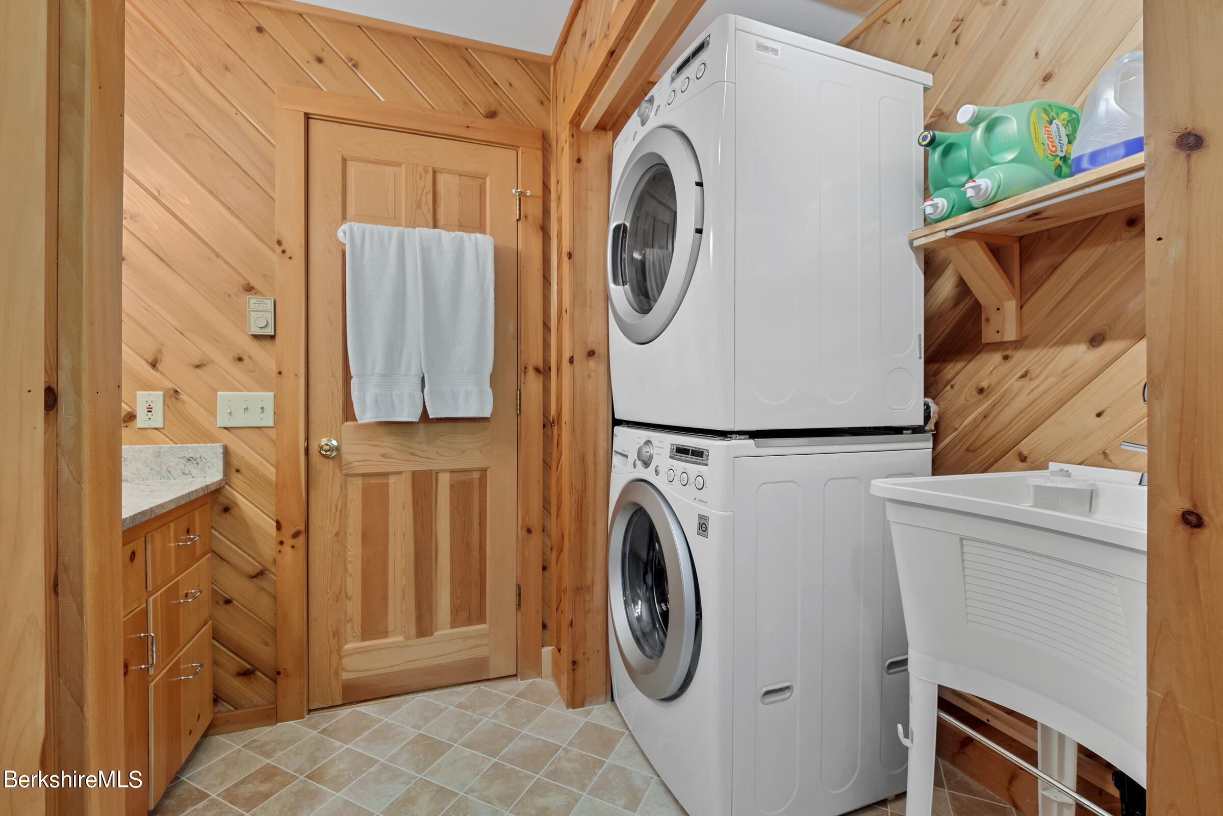 328 Woodmere Road Becket, MA 01223 - Photo 21 of 40 Laundry
