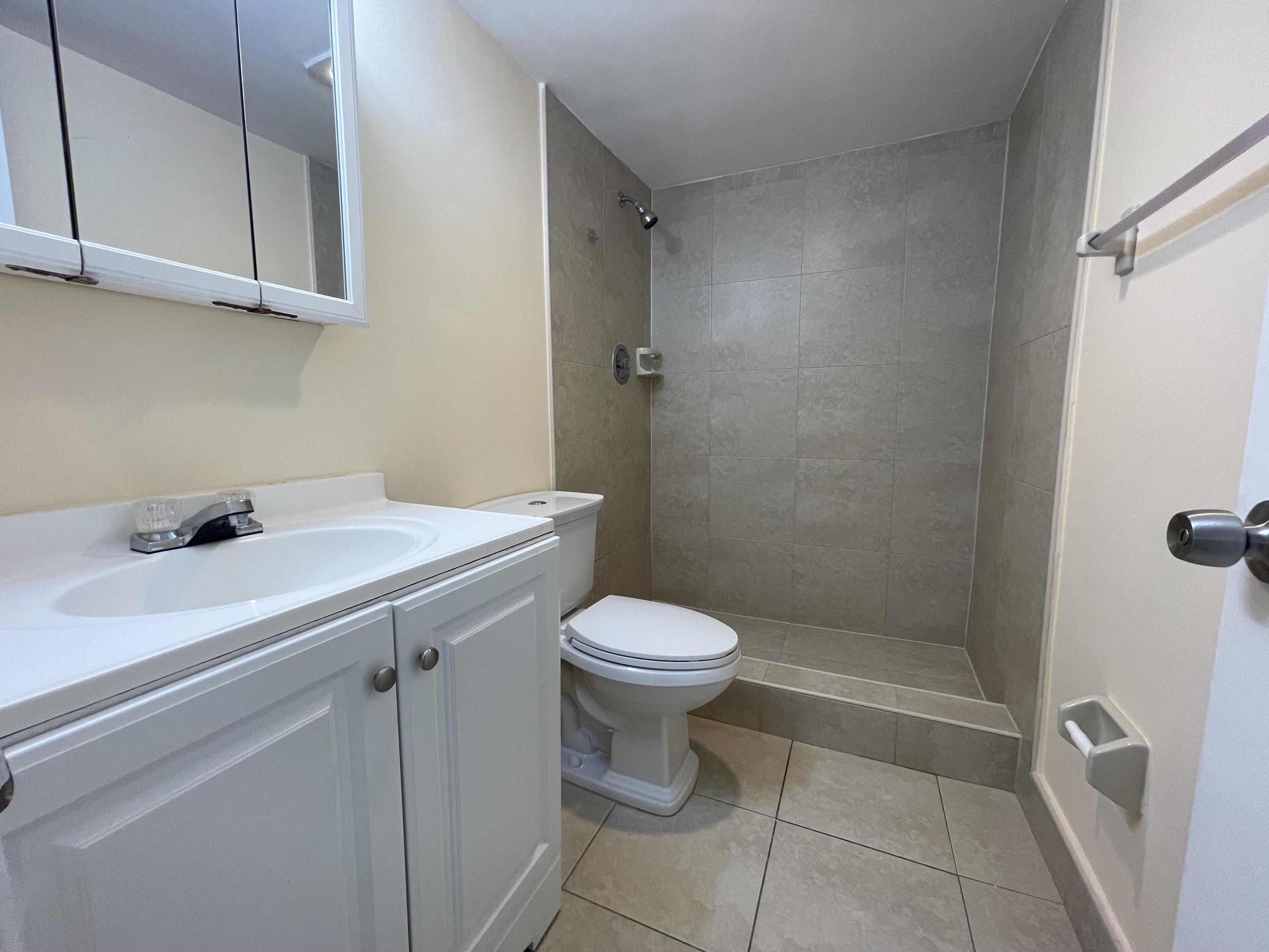 9354 Southwest 3rd Street, Unit 605 Boca Raton, FL 33428 - Photo 13 of 17 Master Bathroom