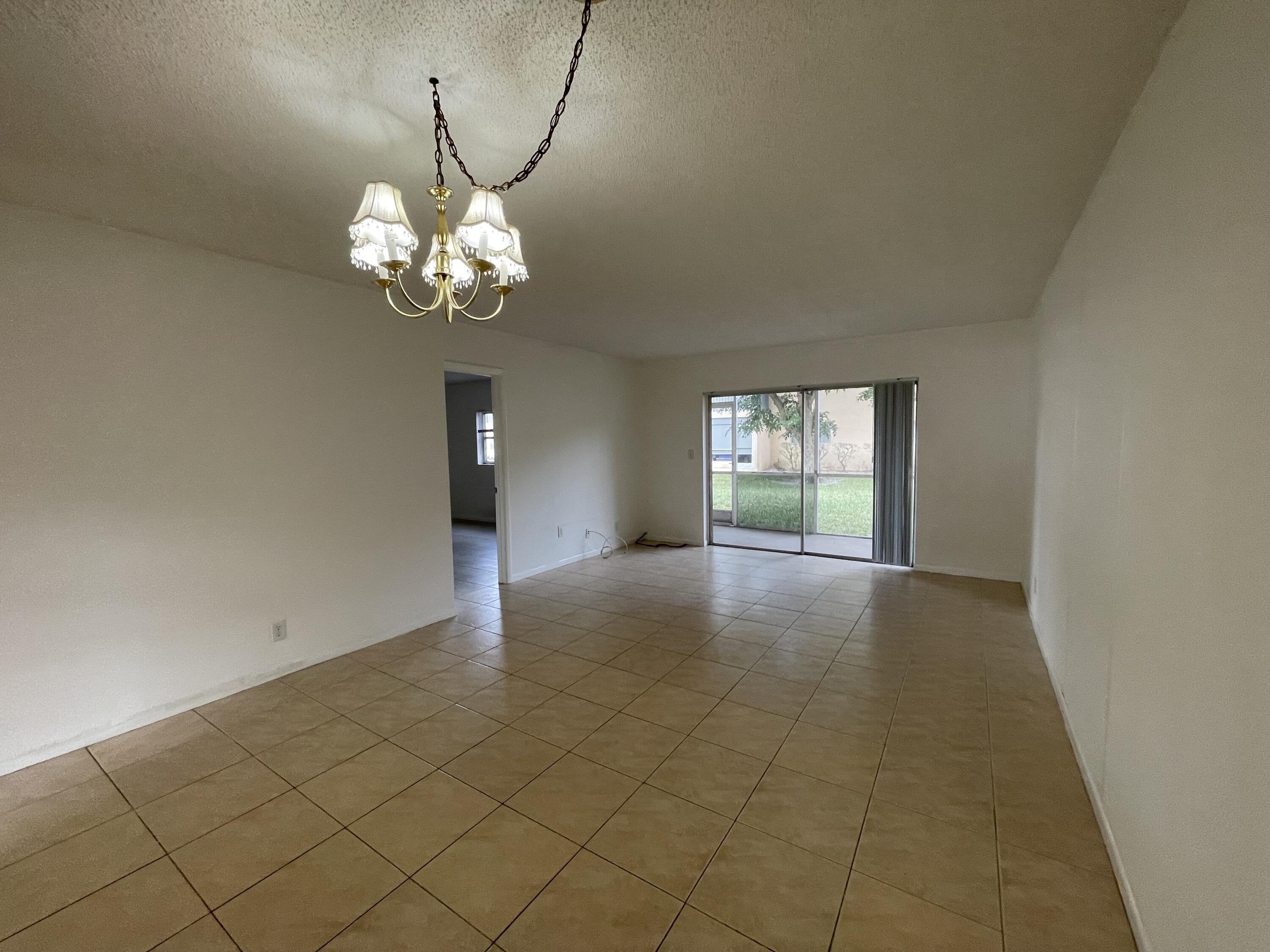 9354 Southwest 3rd Street, Unit 605 Boca Raton, FL 33428 - Photo 8 of 17 LiVING ROOM