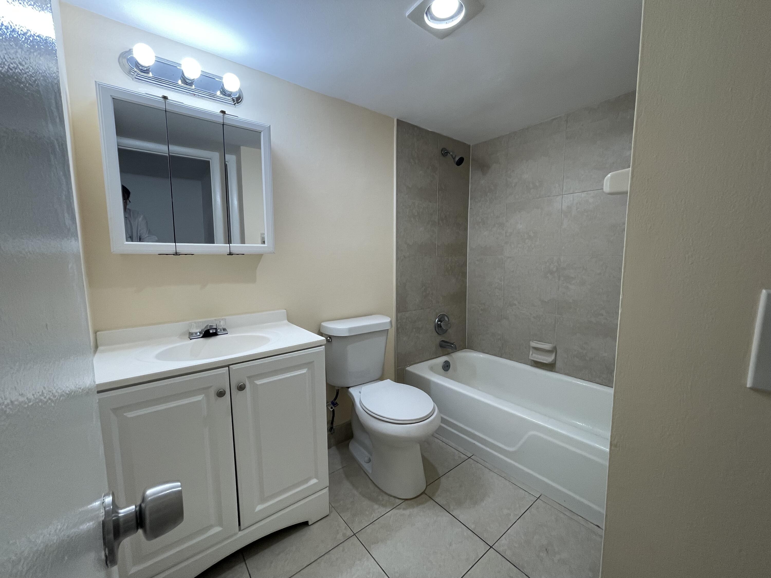9354 Southwest 3rd Street, Unit 605 Boca Raton, FL 33428 - Photo 10 of 17 BATHROOM