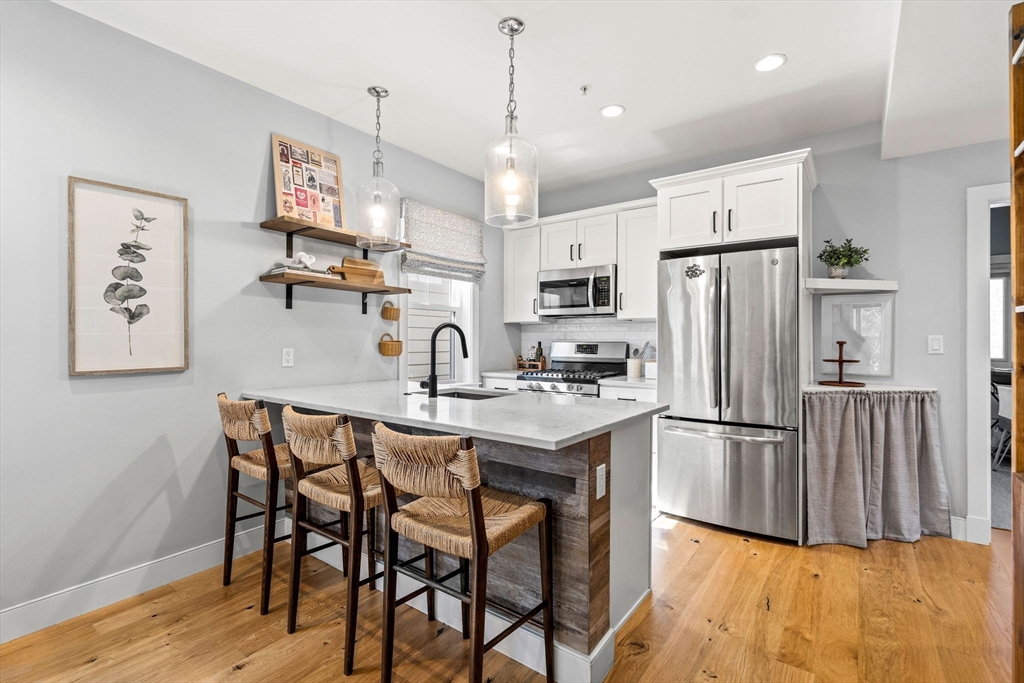 335 Maverick Street, Unit 3 Boston, MA 02128 - Photo 4 of 21