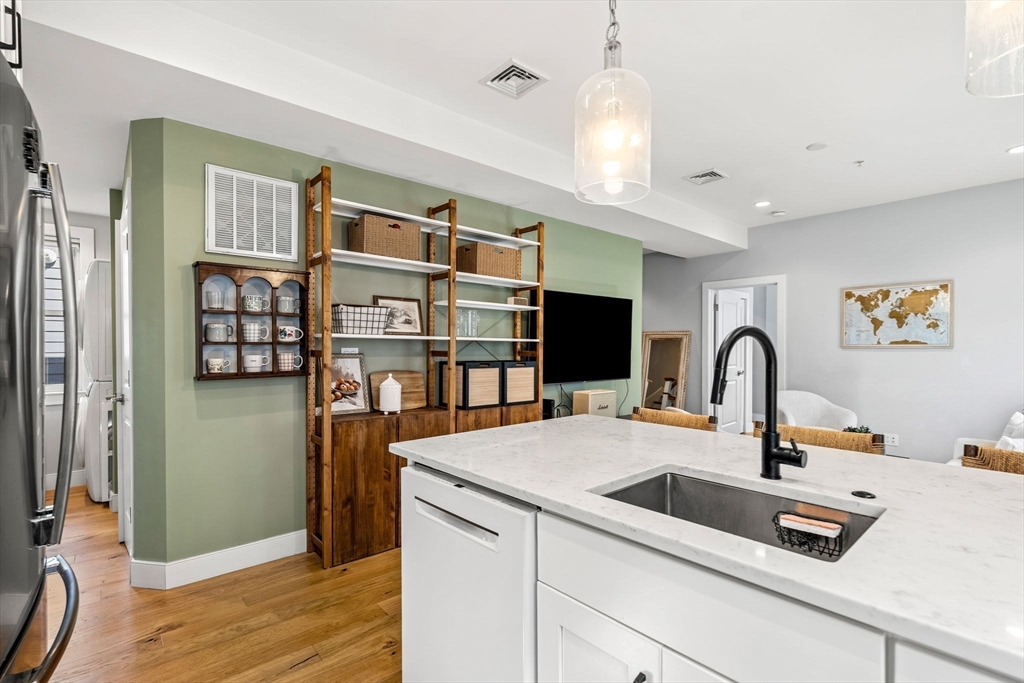 335 Maverick Street, Unit 3 Boston, MA 02128 - Photo 6 of 21