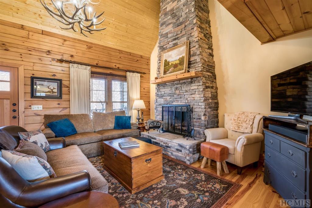 271 Rendezvous Ridge, Unit B Cashiers, NC 28717 - Photo 9 of 25 Gallery Image 9