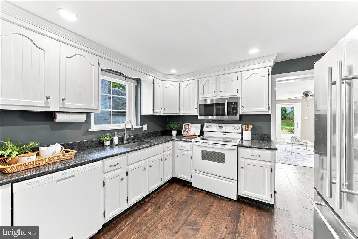 227 Sandy Bank Road Media, PA 19063 - Photo 11 of 38 Kitchen