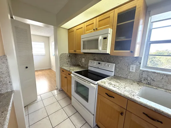 $2,350 | 1605 Abaco Drive, Unit M4, Coconut Creek, FL 33066
