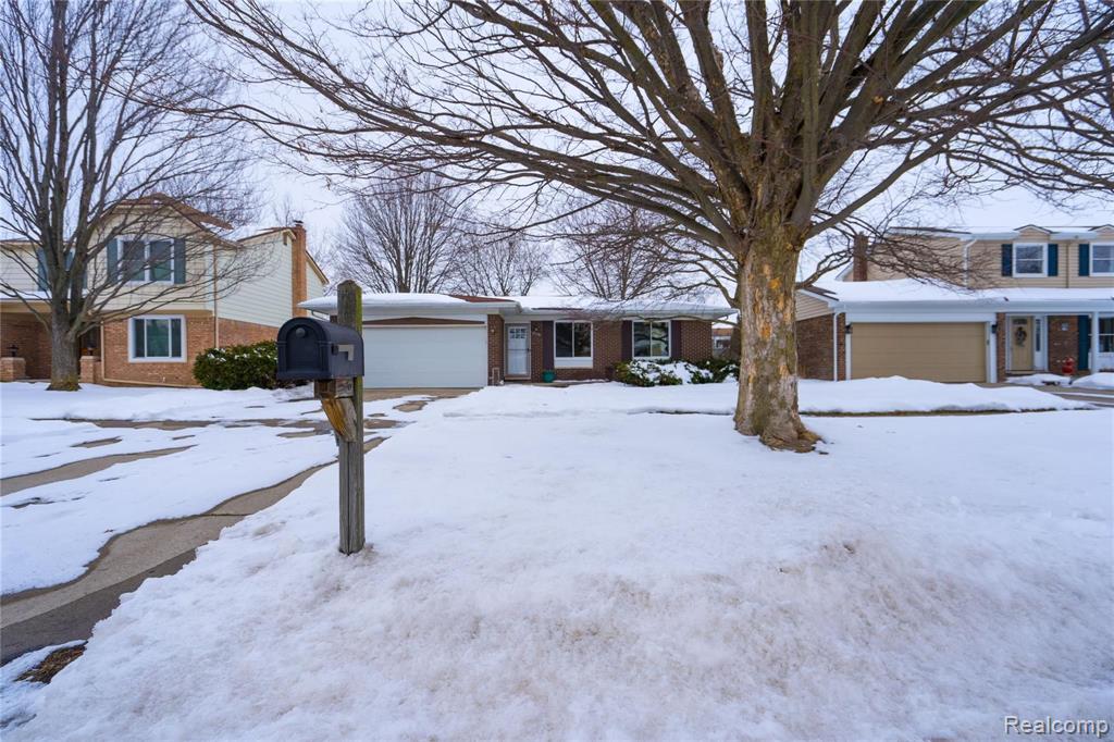 42278 Hanford Road Canton, MI 48187 - Photo 4 of 79