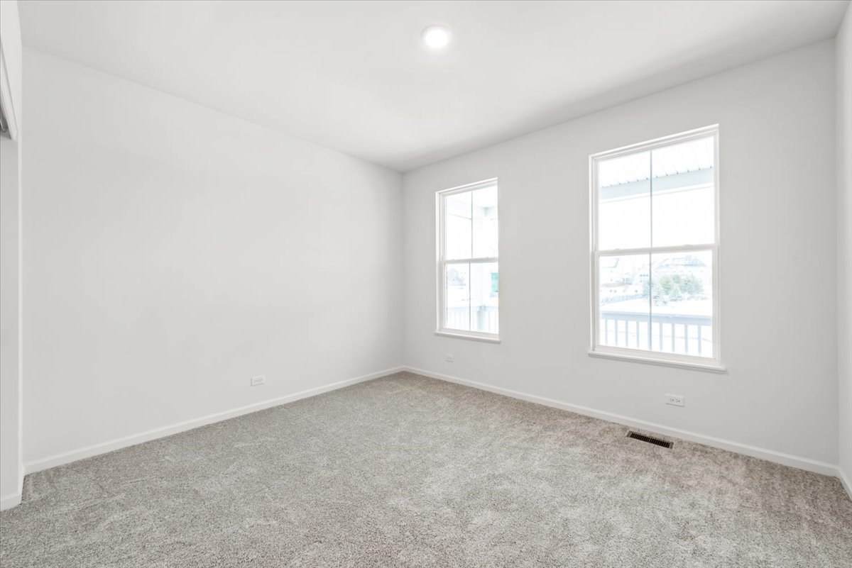 102 Hedgerow Drive Elgin, IL 60124 - Photo 13 of 48 an empty room with windows