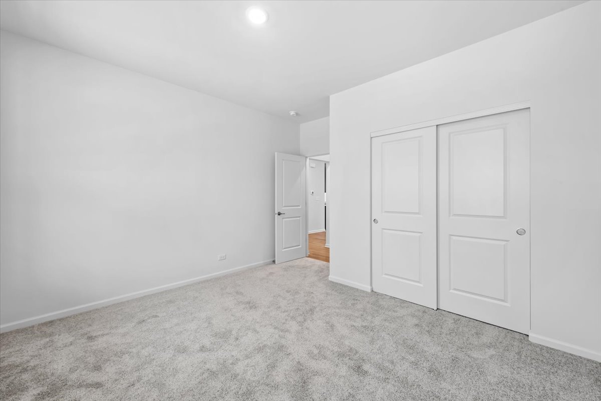 102 Hedgerow Drive Elgin, IL 60124 - Photo 14 of 48 a view of an empty room