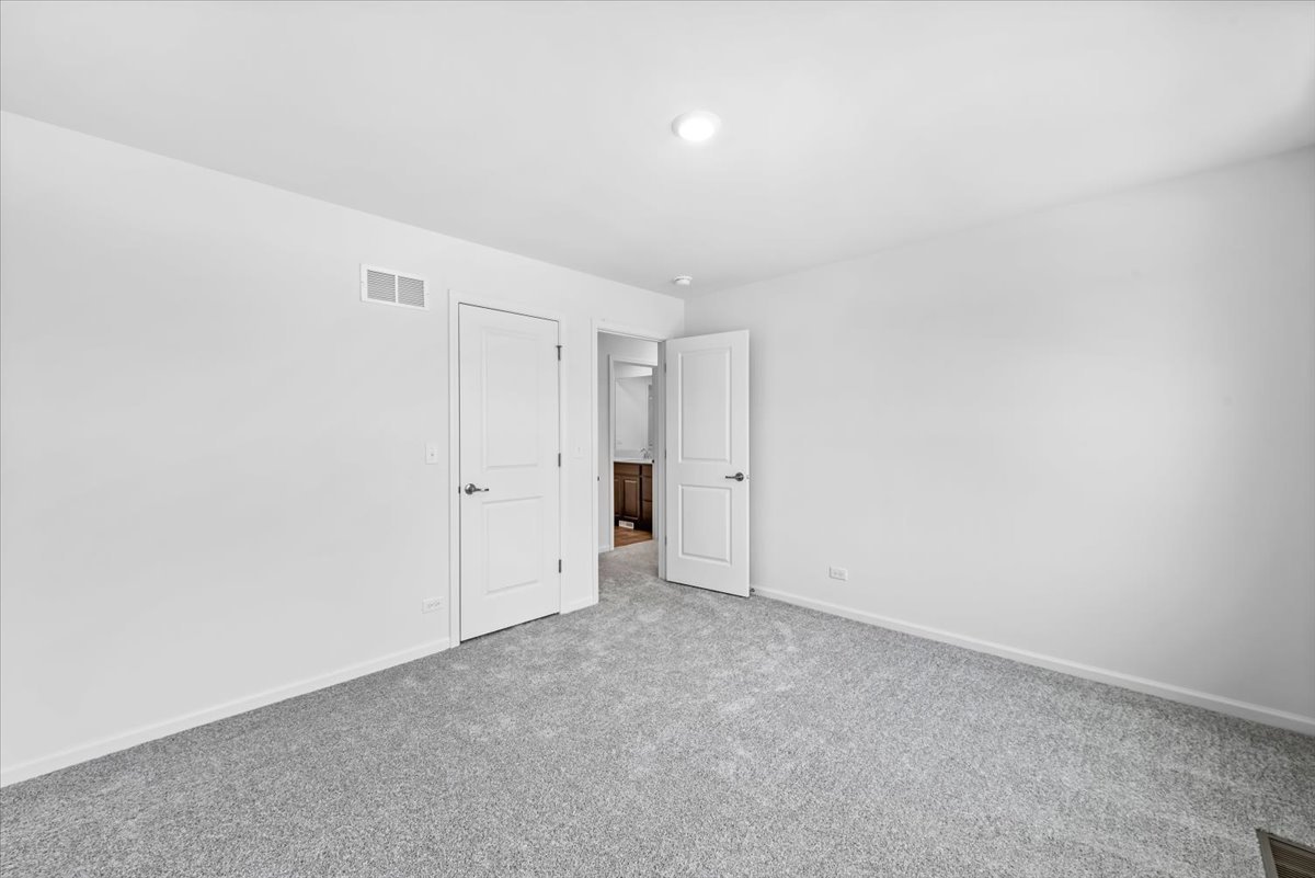 102 Hedgerow Drive Elgin, IL 60124 - Photo 28 of 48 a view of an empty room