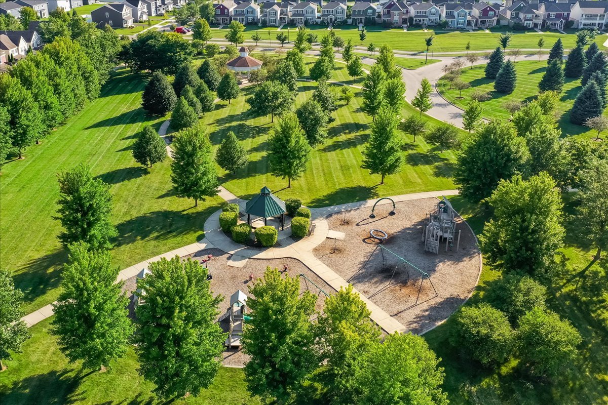 102 Hedgerow Drive Elgin, IL 60124 - Photo 42 of 48 a picture of flowers