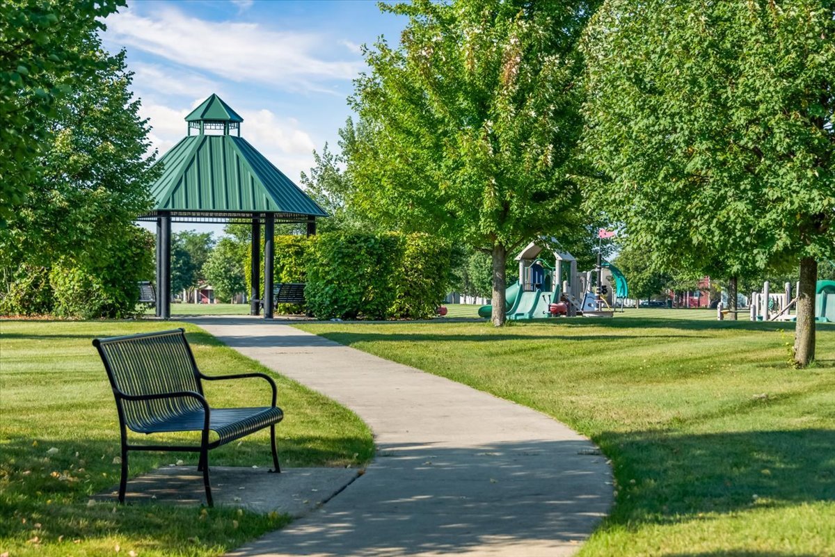 102 Hedgerow Drive Elgin, IL 60124 - Photo 45 of 48 a garden view with a seating space