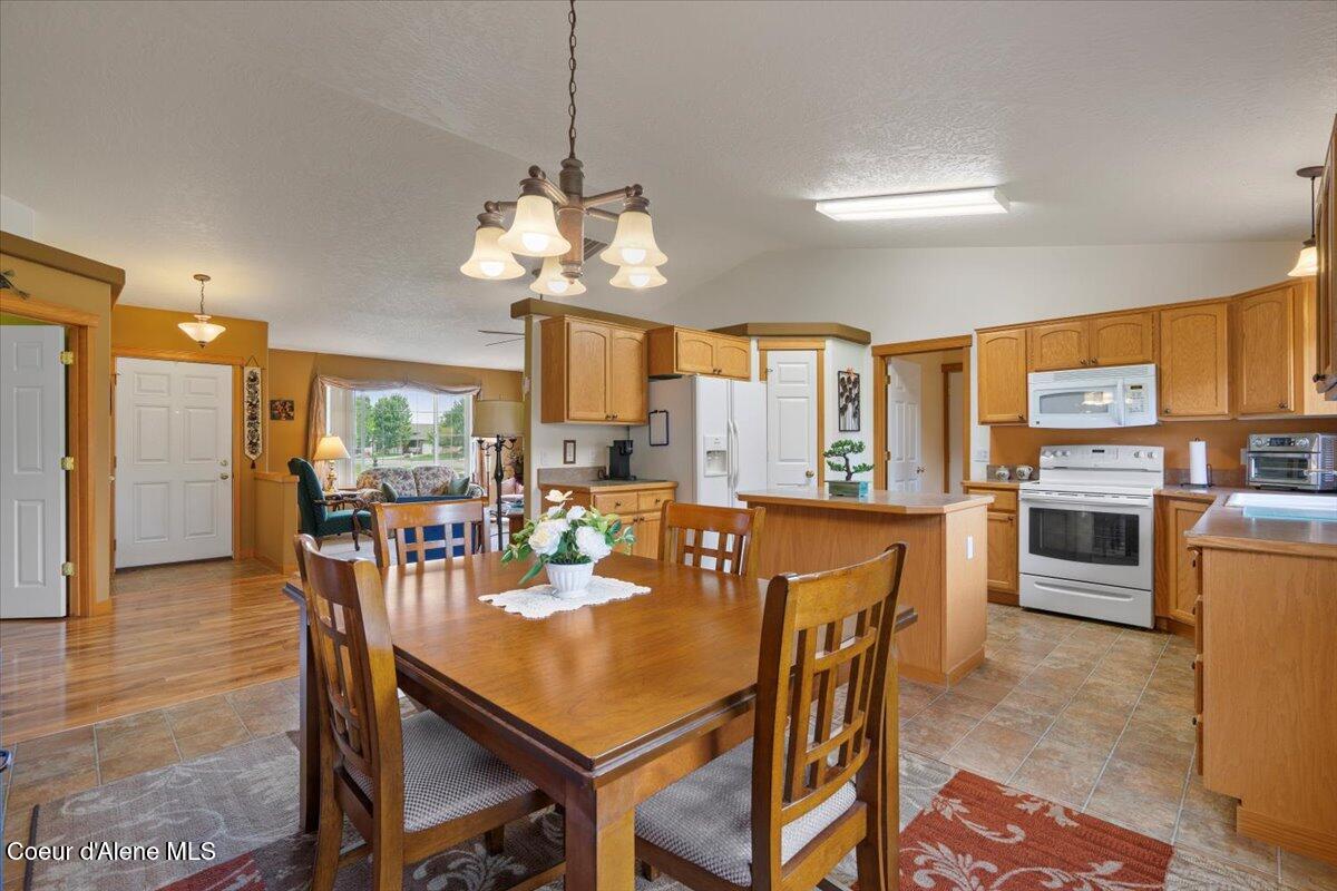 6494 Buffalo Grass Lane Rathdrum, ID 83858 - Photo 6 of 26 Dining