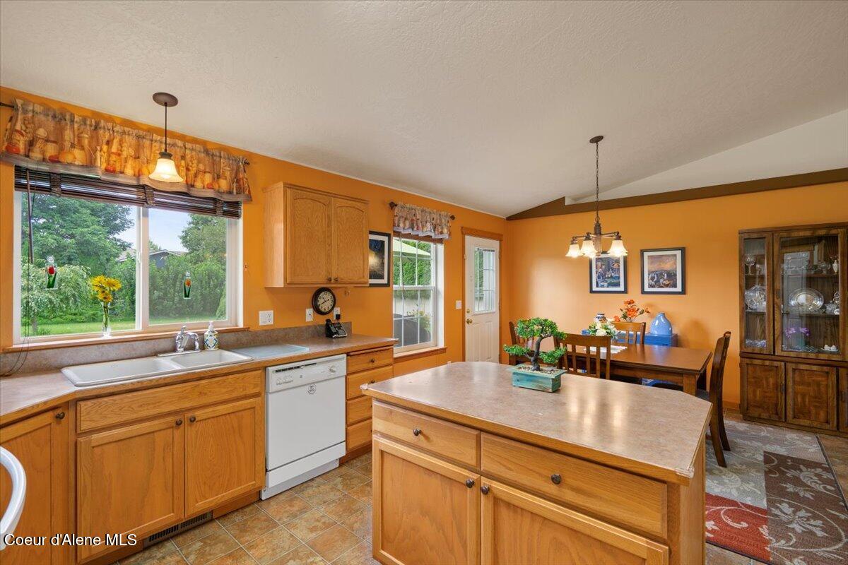 6494 Buffalo Grass Lane Rathdrum, ID 83858 - Photo 8 of 26 Kitchen