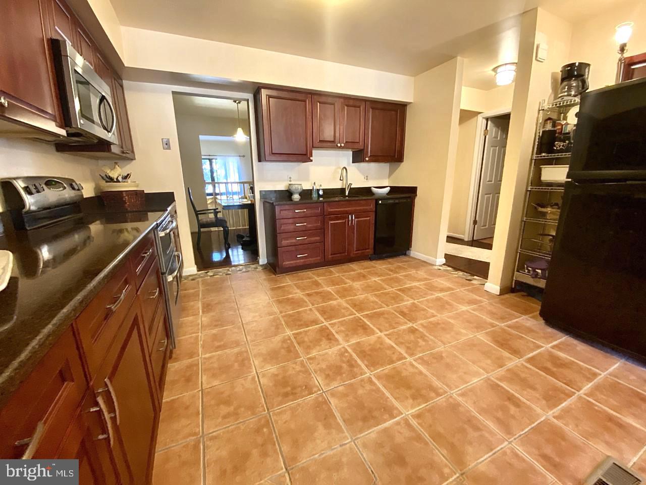 4307 Roland Springs Drive Baltimore, MD 21210 - Photo 9 of 38 Gallery Image 9