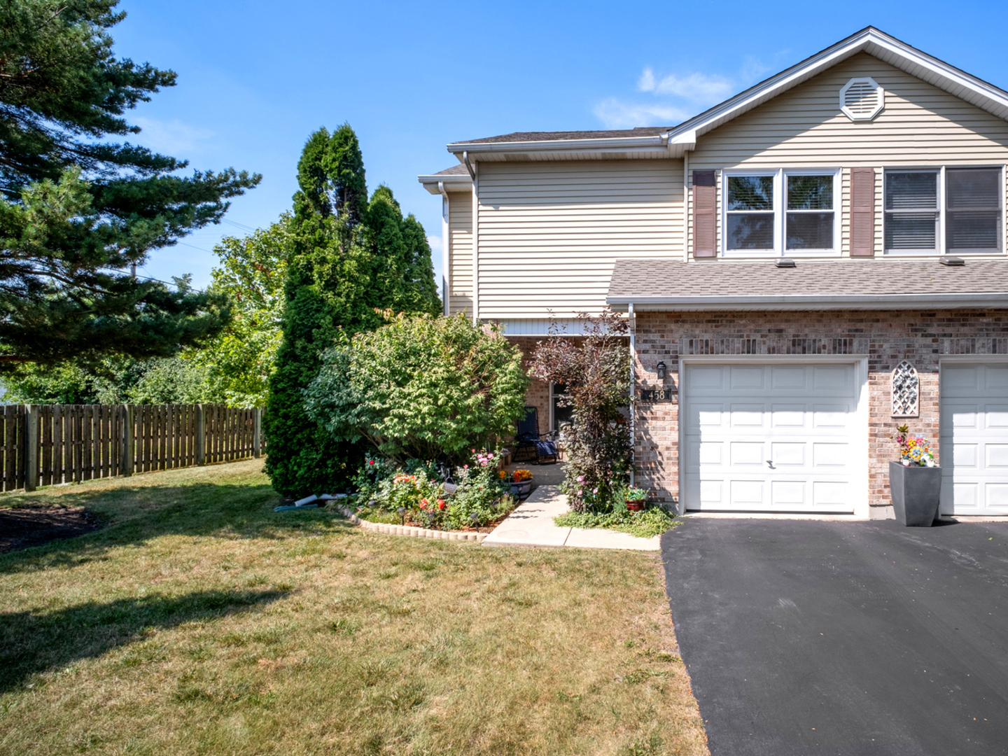 458 Wenbriar Square Addison, IL 60101 - Photo 1 of 2 Gallery Image 1