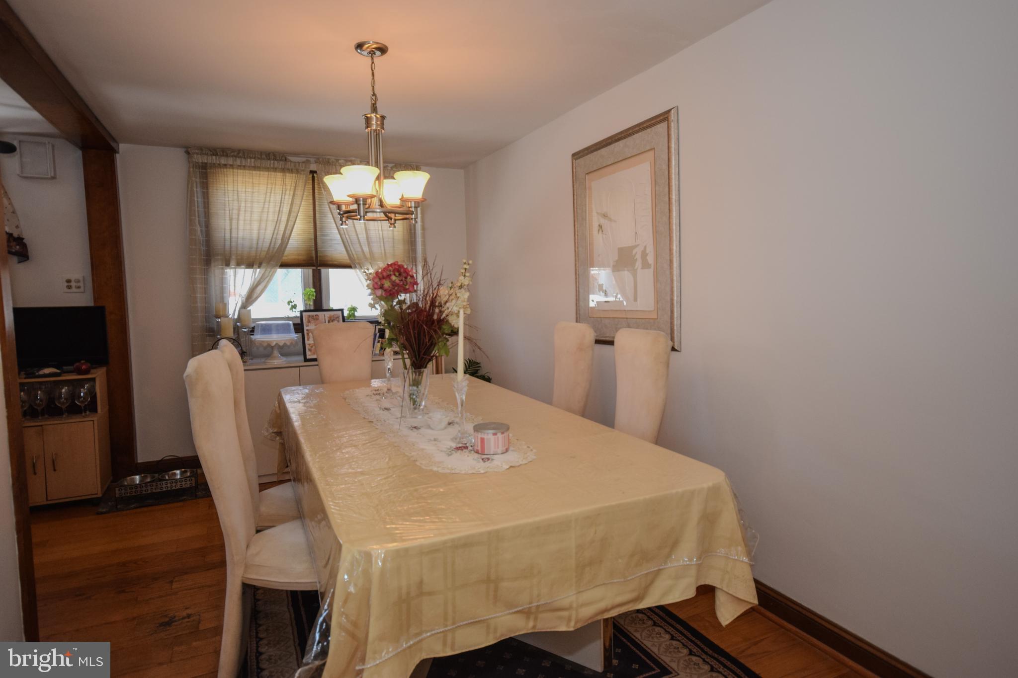 853 Gainsboro Road Drexel Hill, PA 19026 - Photo 19 of 43 a dining room with furniture and window