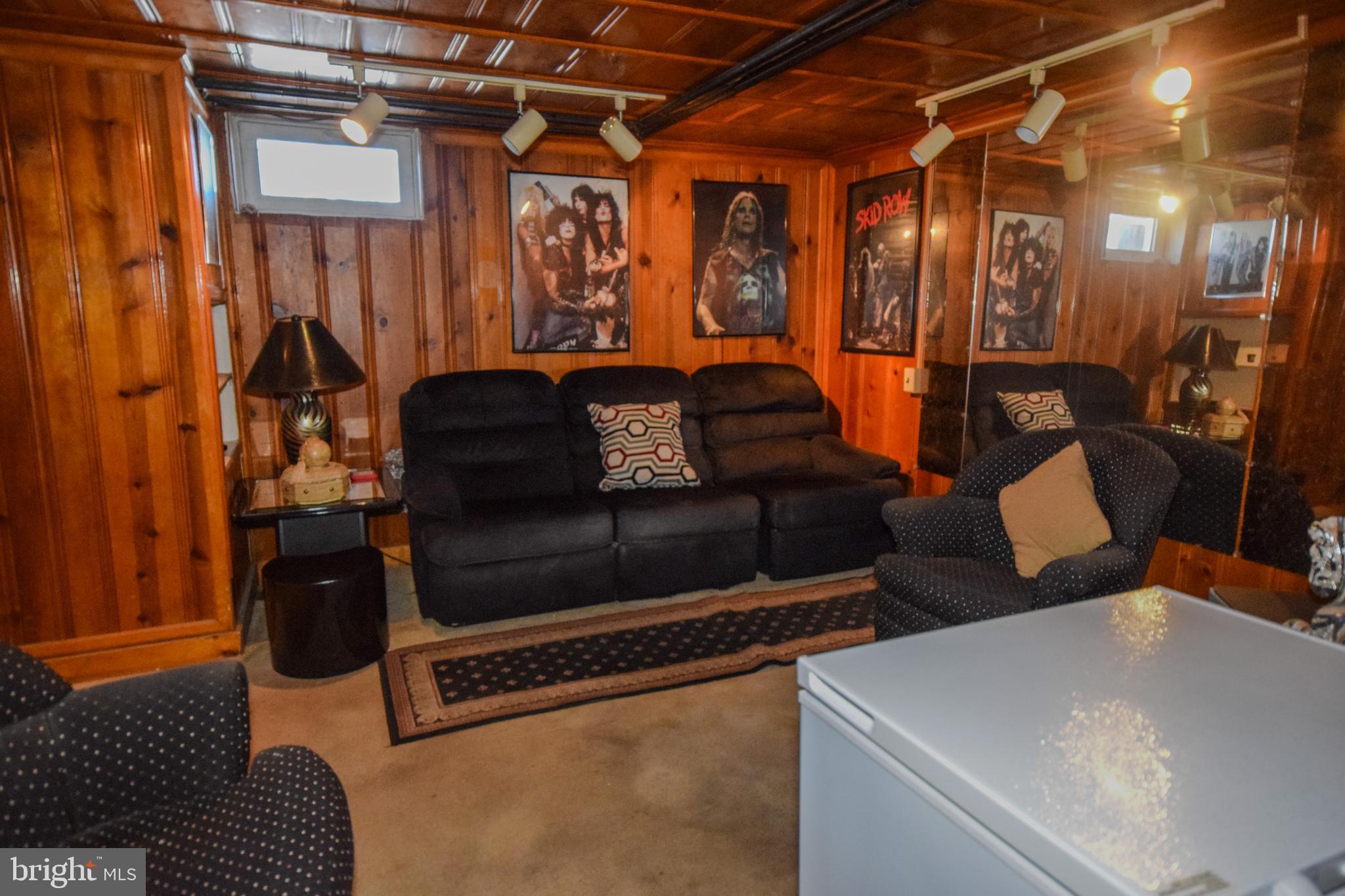 853 Gainsboro Road Drexel Hill, PA 19026 - Photo 37 of 43 a living room with furniture