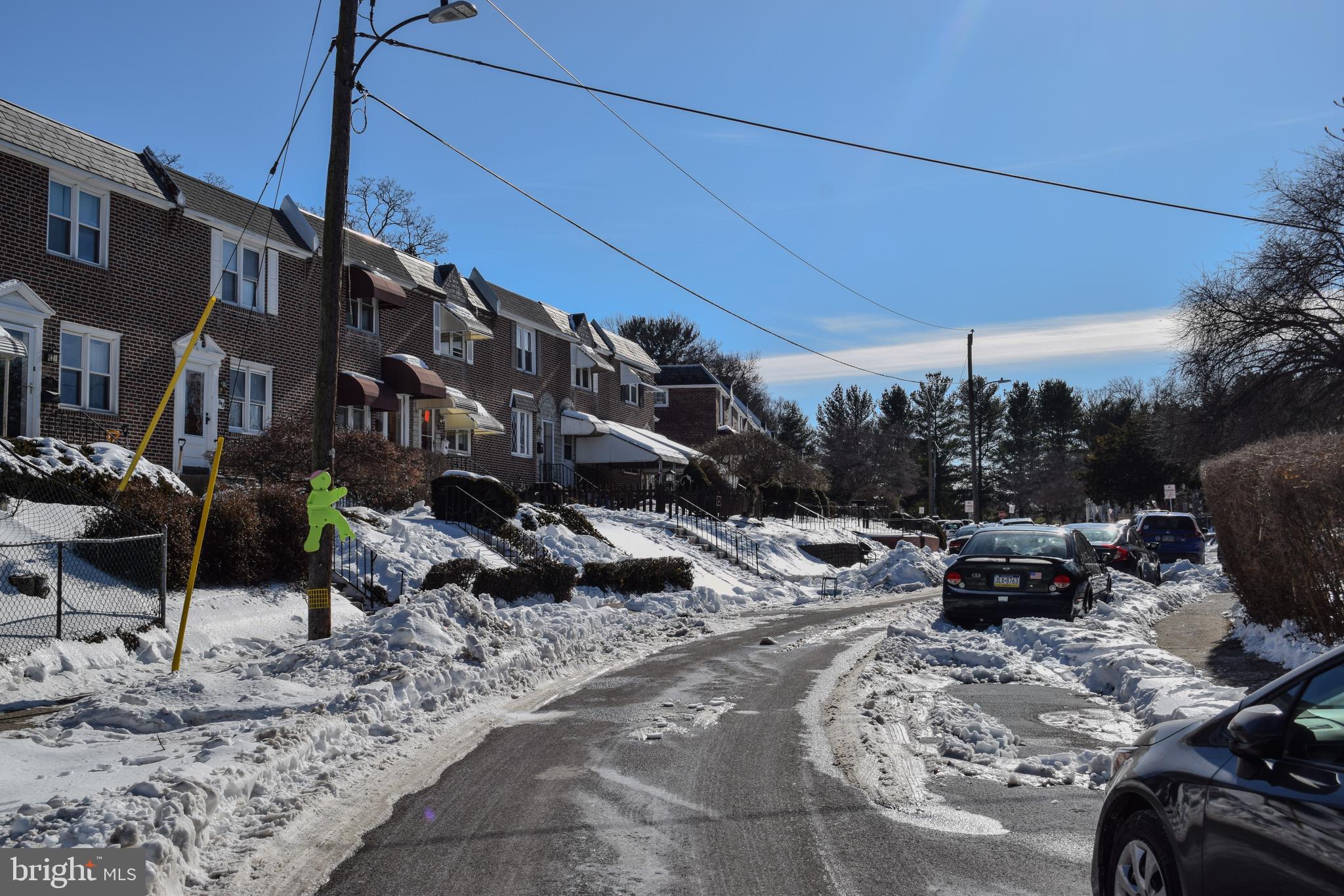 853 Gainsboro Road Drexel Hill, PA 19026 - Photo 4 of 43 a view of a patio with a table and chairs under an umbrella