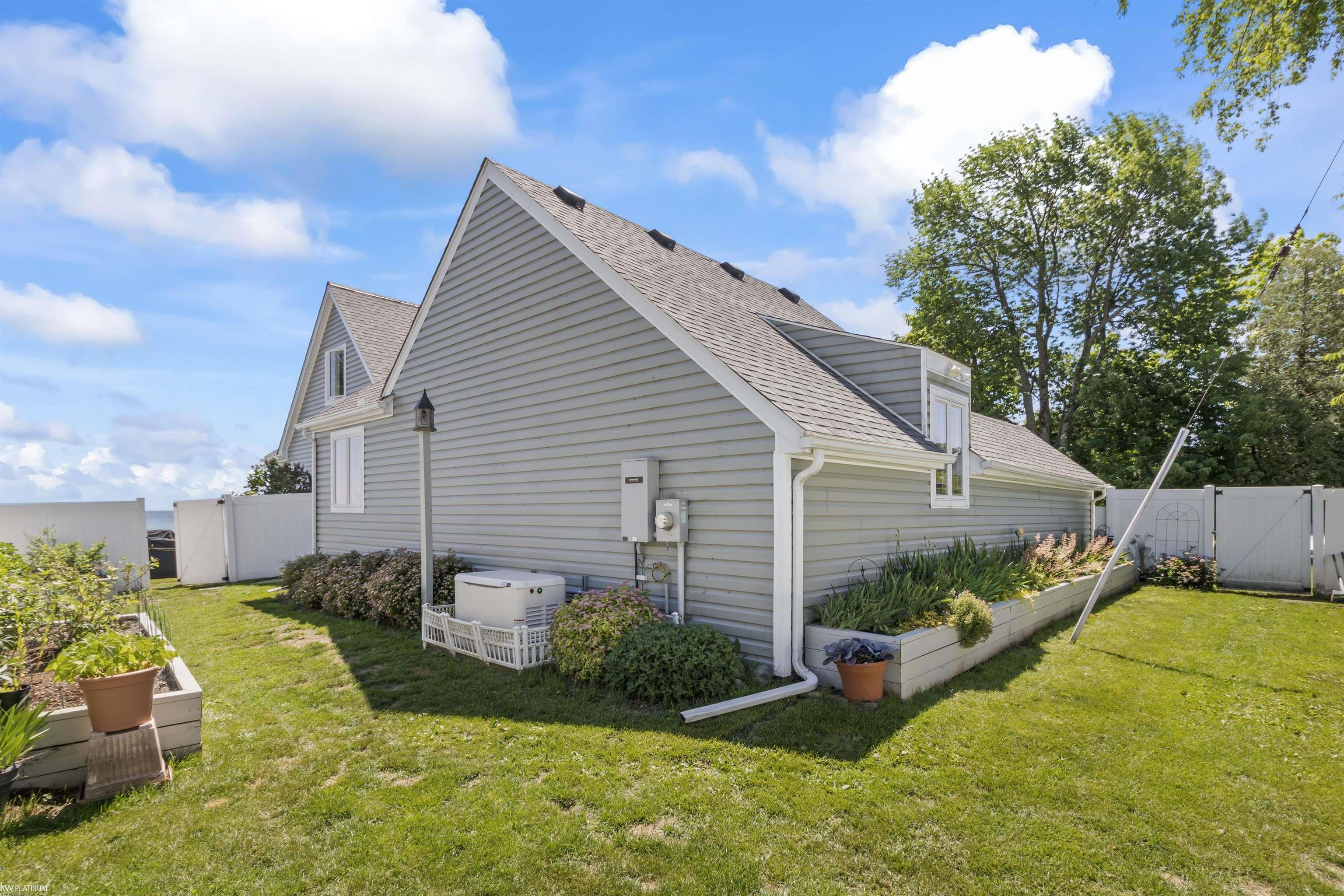 8329 Lakeshore Road Lexington, MI 48450 - Photo 13 of 35 50180775-4d107229-cfb7-4aeb-af3f-fd2a218784b2.JPG