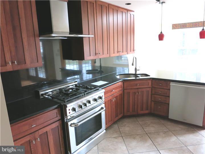 76 Hawk Lane Evesham, NJ 08053 - Photo 8 of 18 Kitchen