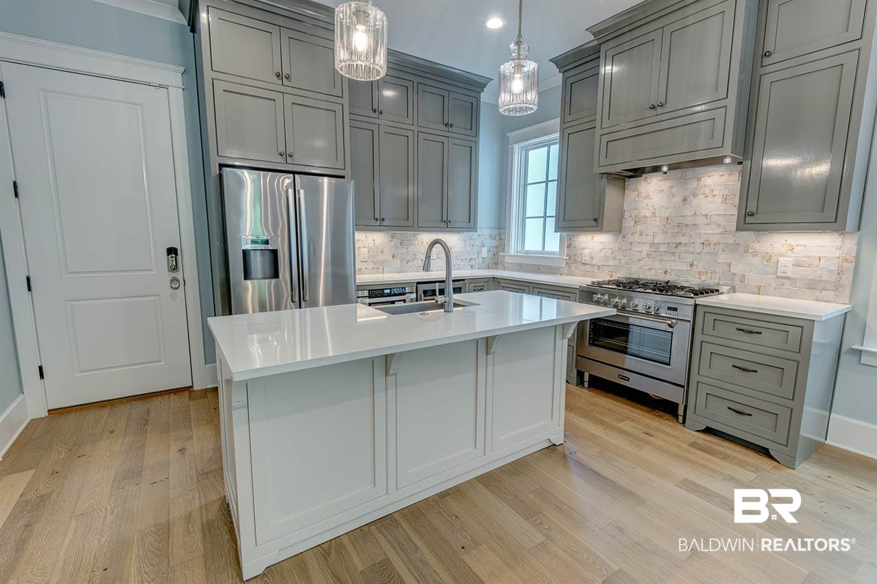 72 Fairhope Avenue, Unit 6 Fairhope, AL 36532 - Photo 3 of 44