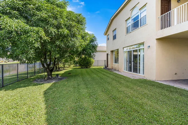 a view of a house with a backyard