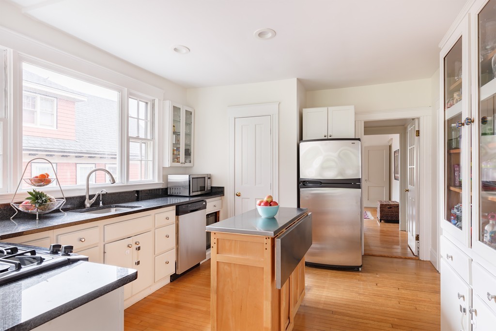 63 Commonwealth Road, Unit B Watertown, MA 02472 - Photo 11 of 19 Gallery Image 11