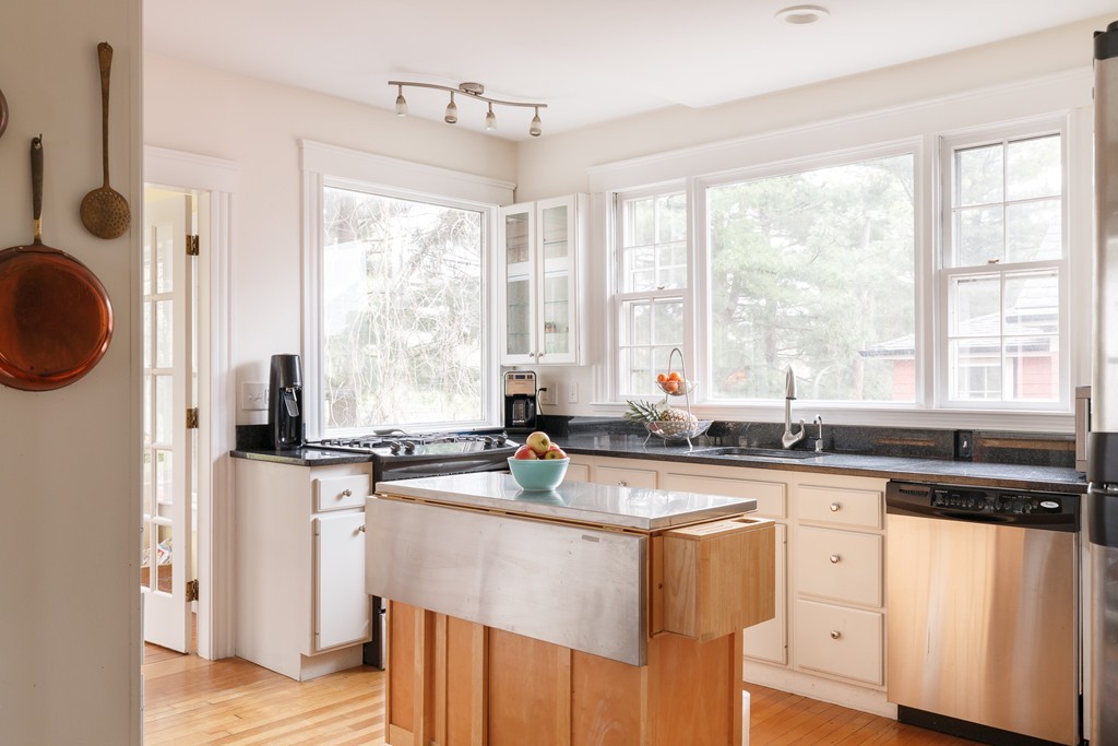 63 Commonwealth Road, Unit B Watertown, MA 02472 - Photo 10 of 19 Gallery Image 10