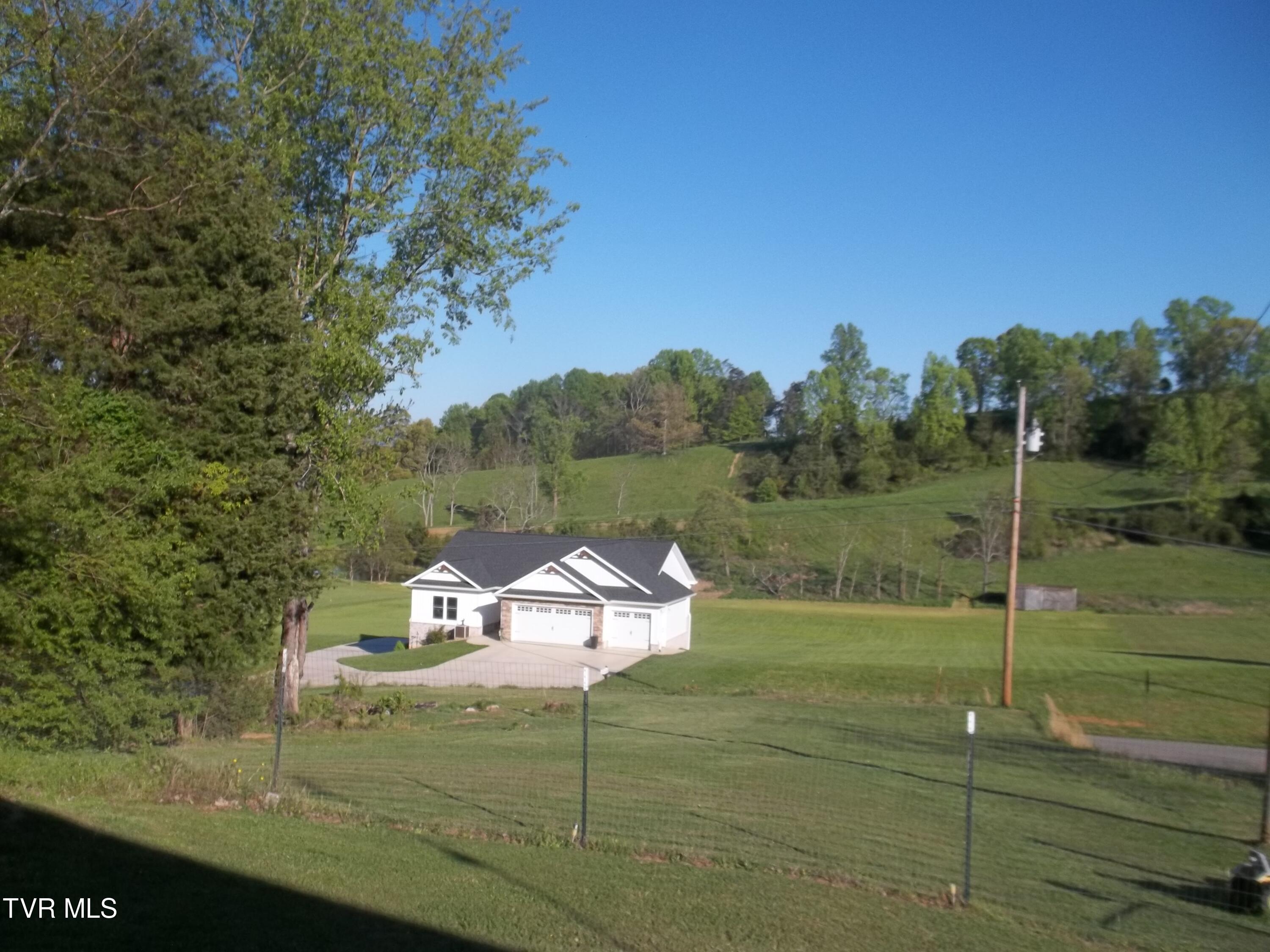 113 Baskett Road Limestone, TN 37681 - Photo 8 of 42 100_0991
