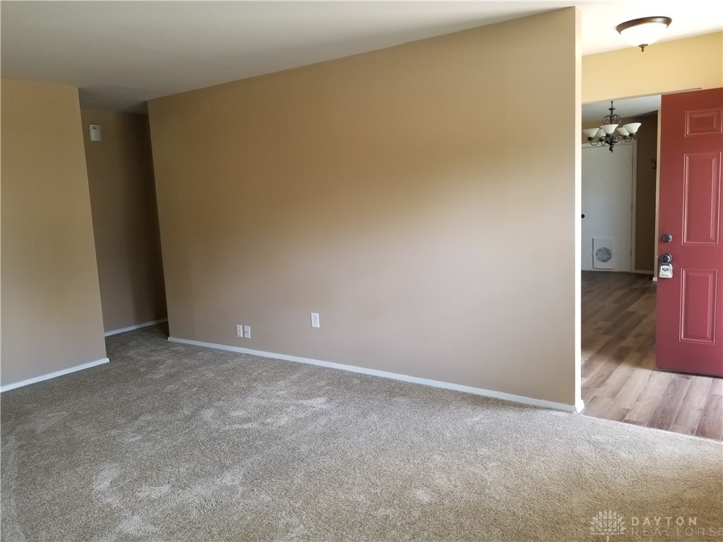 4305 Wehner Road Kettering, OH 45429 - Photo 4 of 18