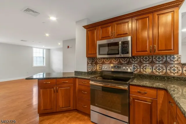 $3,900 | 5401 Rio Vista Drive, Mahwah, NJ 07430