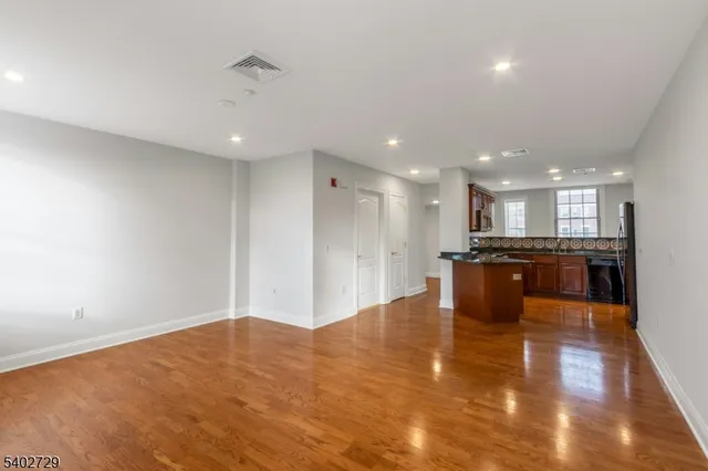 $3,900 | 5401 Rio Vista Drive, Mahwah, NJ 07430