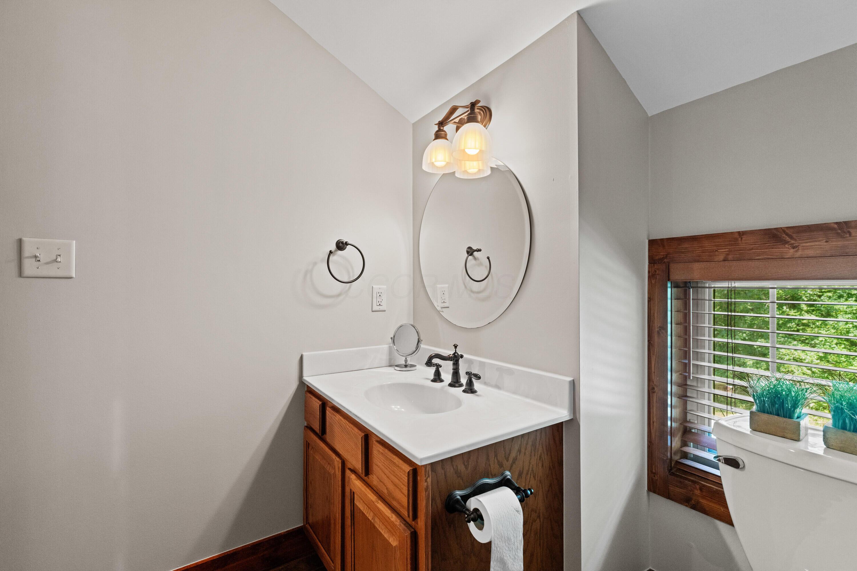 5455 Plantation Road Sunbury, OH 43074 - Photo 152 of 176 Upper Level Full Bath in Apartment