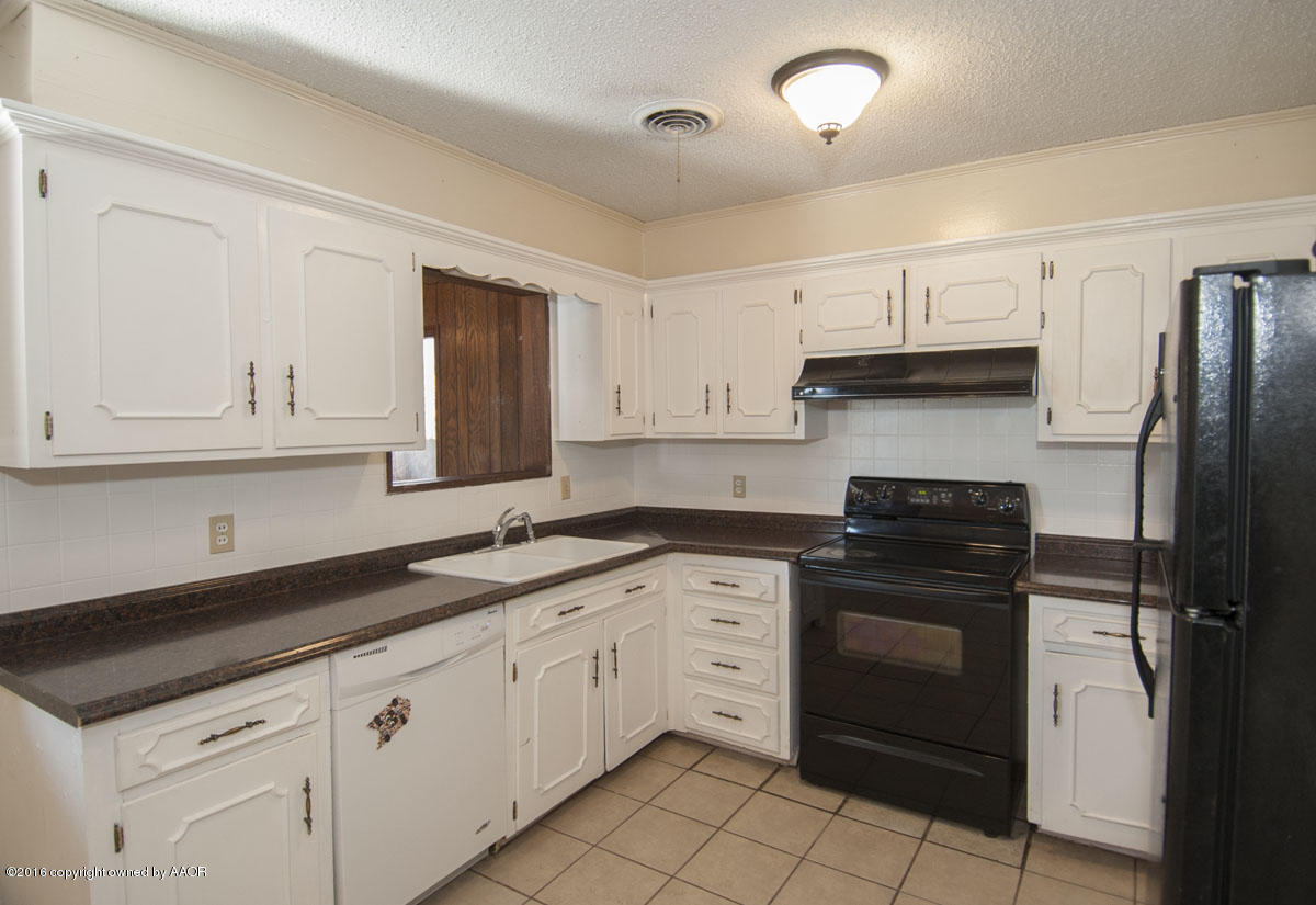 6003 Hanson Road Amarillo, TX 79106 - Photo 2 of 30 KITCHEN VIEW 2