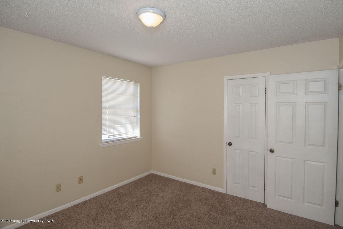 6003 Hanson Road Amarillo, TX 79106 - Photo 12 of 30 BEDROOM 3 VIEW 2