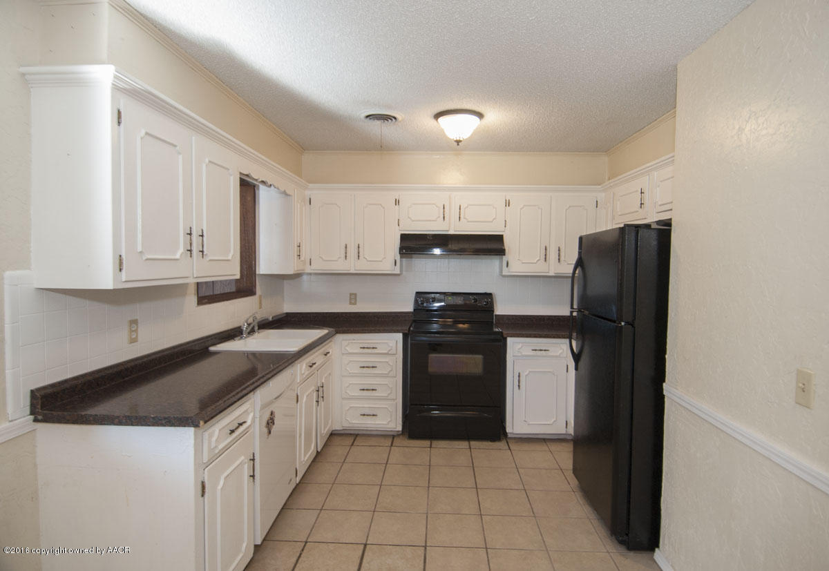 6003 Hanson Road Amarillo, TX 79106 - Photo 14 of 30 KITCHEN VIEW 1