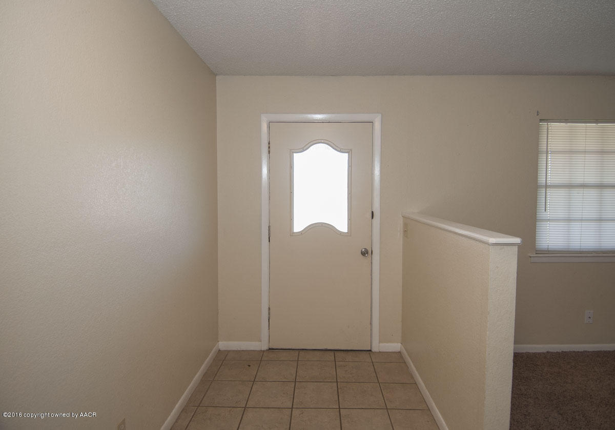 6003 Hanson Road Amarillo, TX 79106 - Photo 15 of 30 ENTRY