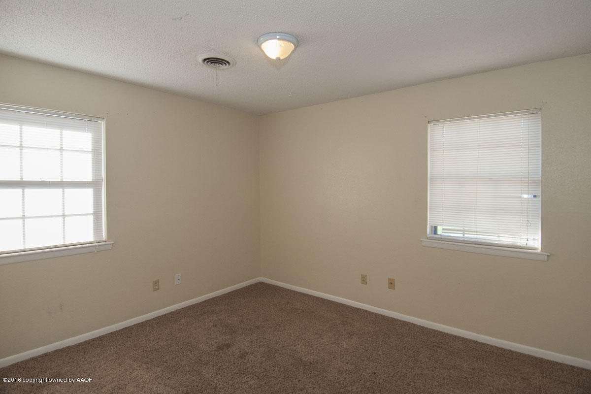 6003 Hanson Road Amarillo, TX 79106 - Photo 16 of 30 BEDROOM 3 VIEW 1