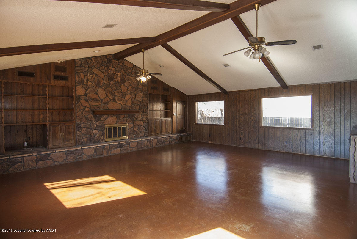 6003 Hanson Road Amarillo, TX 79106 - Photo 18 of 30 DEN VIEW 2