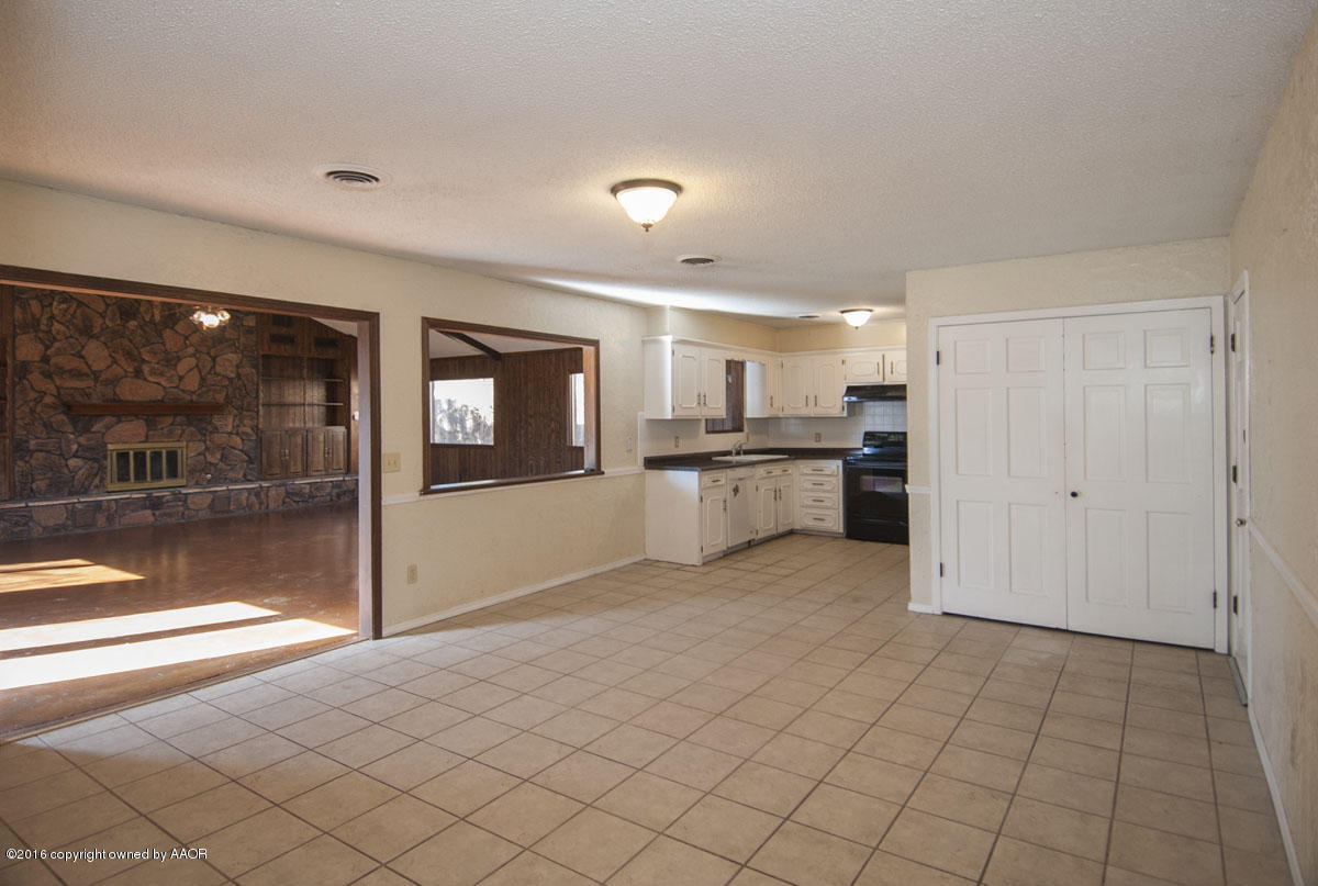 6003 Hanson Road Amarillo, TX 79106 - Photo 3 of 30 DINING VIEW 2