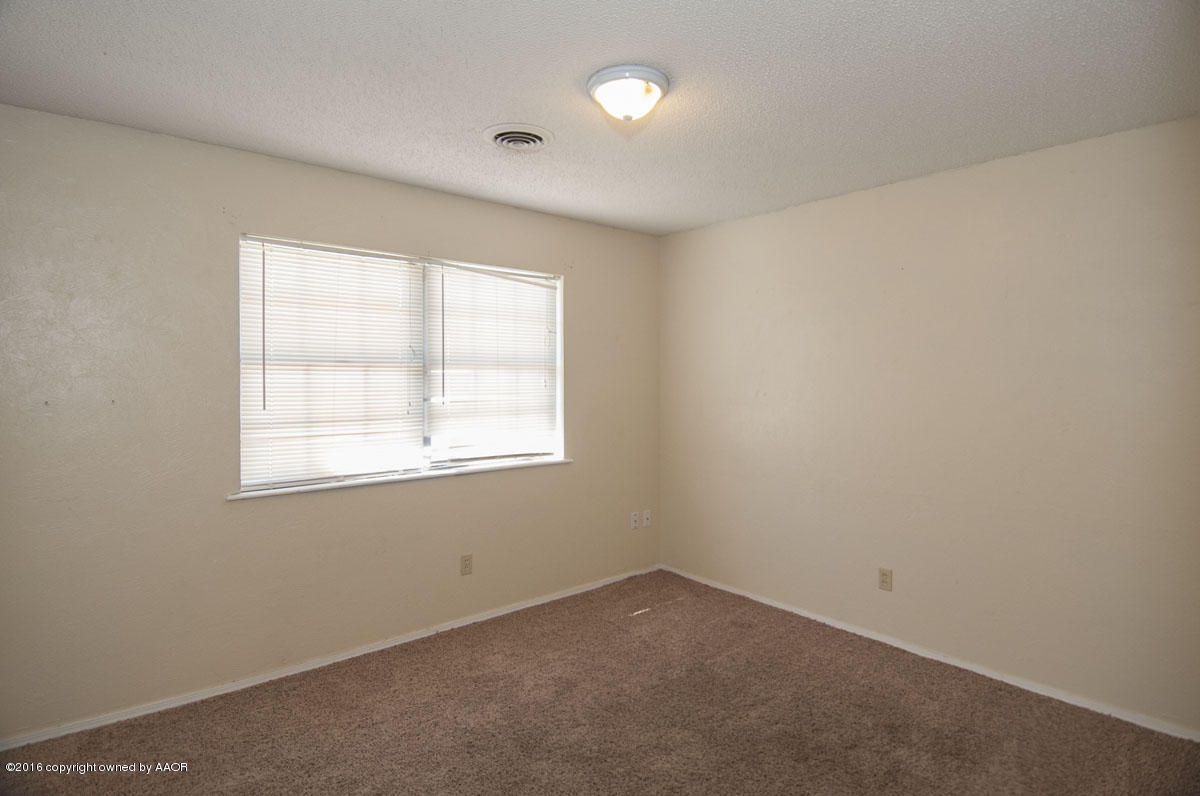 6003 Hanson Road Amarillo, TX 79106 - Photo 23 of 30 BEDROOM 2 VIEW 1