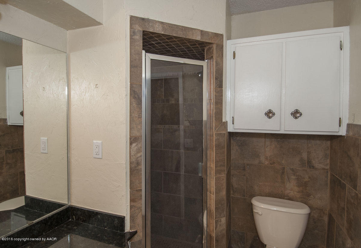 6003 Hanson Road Amarillo, TX 79106 - Photo 27 of 30 MASTER BATH VIEW 2