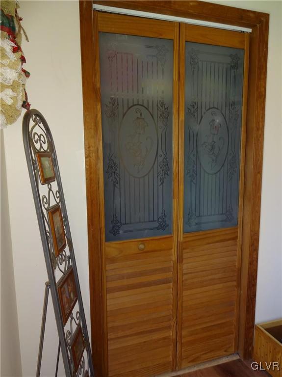 130 West Mountain Road Wind Gap, PA 18091 - Photo 6 of 43 Foyer Coat Closet