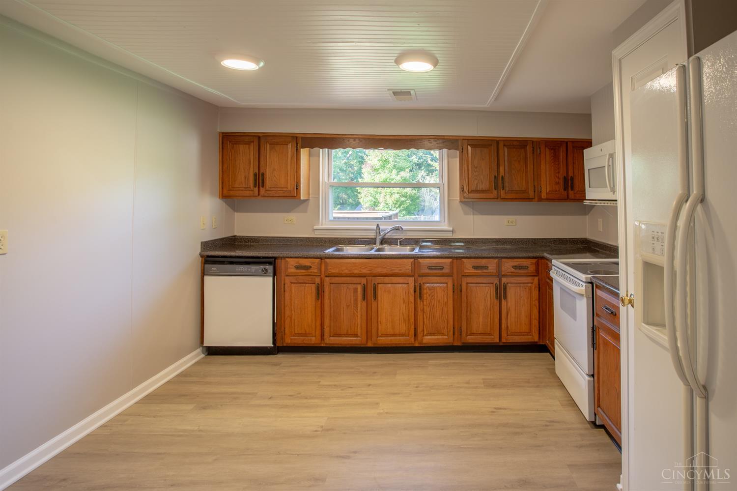862 Locust Corner Road Cincinnati, OH 45245 - Photo 11 of 27 Gallery Image 11