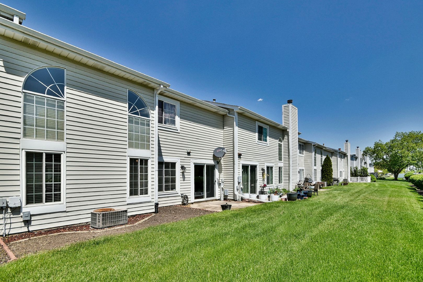 1157 Longford Road Bartlett, IL 60103 - Photo 3 of 37 Gallery Image 3